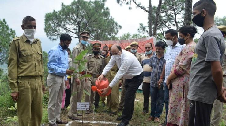 session-judge-bilaspur-inaugurates-a-plantation-campaign
