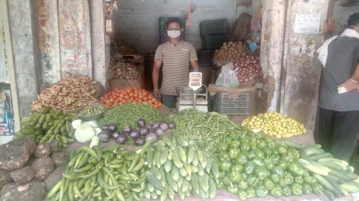 टमाटर ने कर दिया तड़का महंगा सब्जियों के दामों में इजाफा