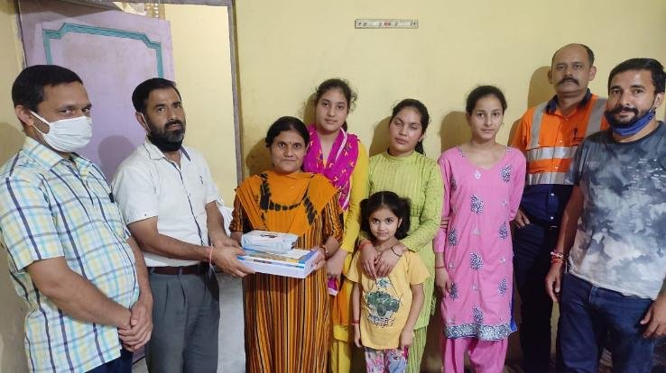 Teaching-materials-distributed-to-children-from-poor-families