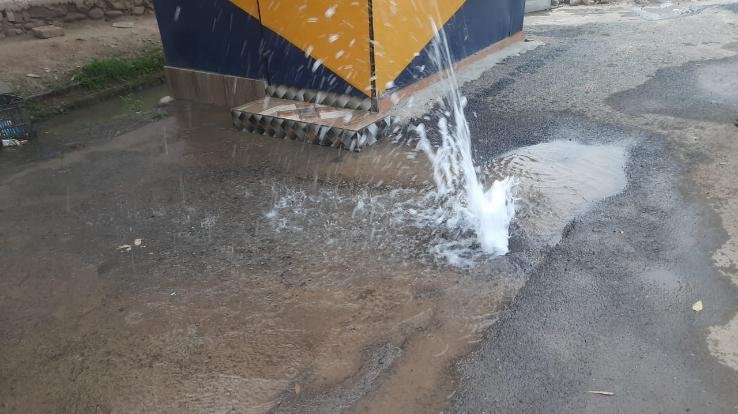 thousands-of-liters-of-drinking-water-flowing-on-roads
