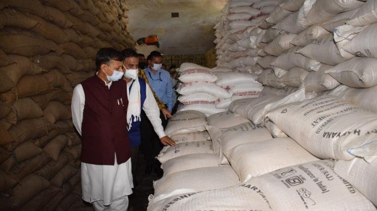 Food-Supply-Minister-inspects-various-storage-houses-in-Solan