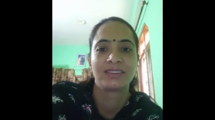 darlaghat-teacher-giving-quality-education