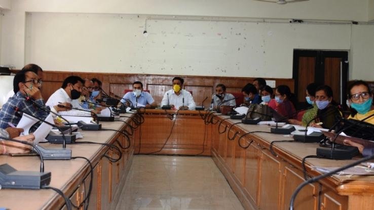 Quarterly-meeting-of-district-council-solan-organized
