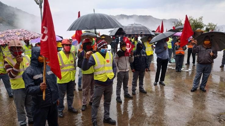 lal-jhanda-cement-plant-workers-union-protest-in-ultratech-baga