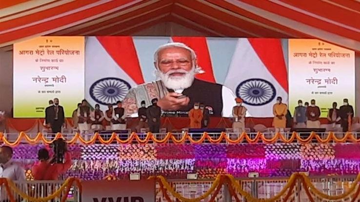 PM-inaugurates-construction-work-of-Agra-Metro-project