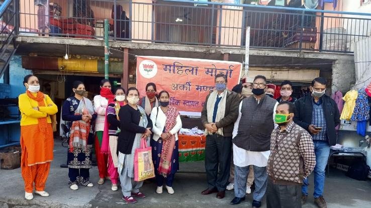 Mahila-Morcha-Arki-distributed-masks-and-sanitizers