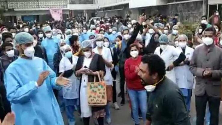 AIIMS-5000-Nursing-staff-on-strike