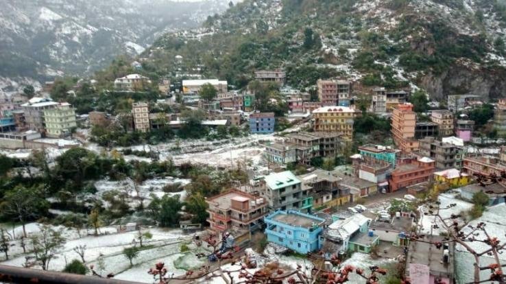 snowfall-in-darlaghat-after-28-years
