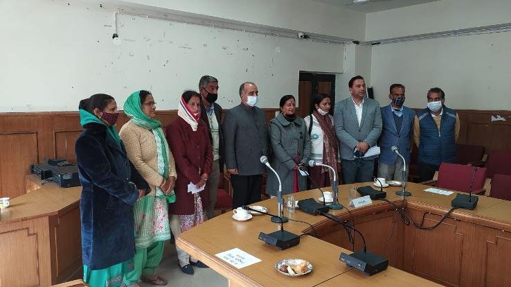 Deputy Commissioner Solan administered the oath to the District Council members present