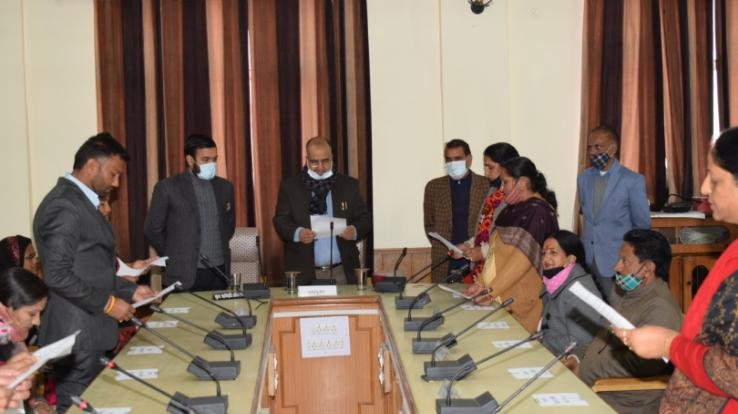 जिला परिषद सोलन के अध्यक्ष एवं उपाध्यक्ष का निर्वाचन निर्विरोध सम्पन्न 