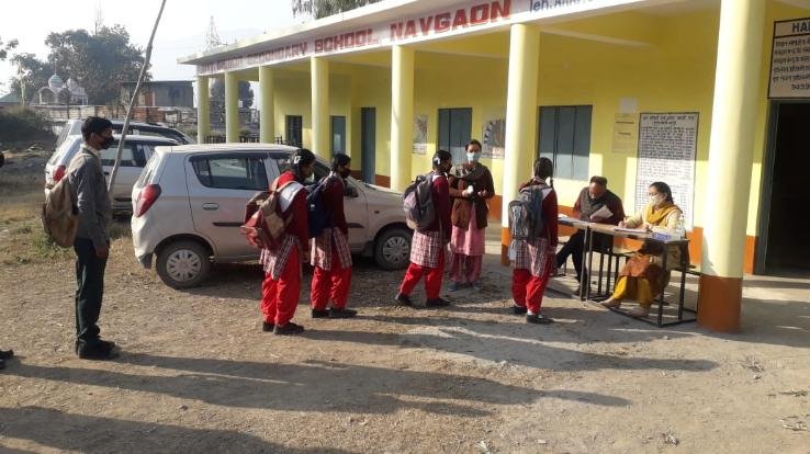 schools-open-in-darlaghat-after-10-months