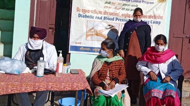 शेरवाला और नेवड़ी में मधुमेह और रक्तचाप जांच शिविर का आयोजन 