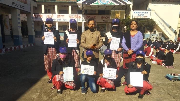 धुंदन की एनएसएस इकाई ने सड़क सुरक्षा के तहत जागरूकता अभियान चलाया