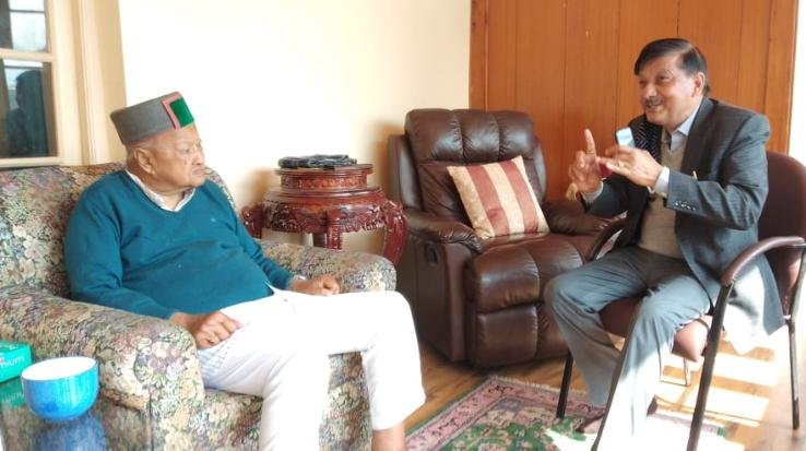 पूर्व सीएम वीरभद्र से मुलाकात करने कुठाड़ पहुंचे राजेन्द्र राणा,प्रदेश में चल रहे सियासी मुद्दों को लेकर की चर्चा