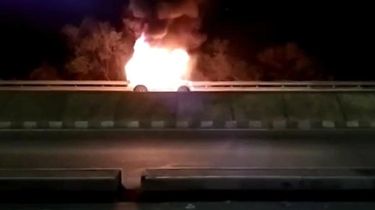 Painful extent occurred in Jharkhand, fire on moving car