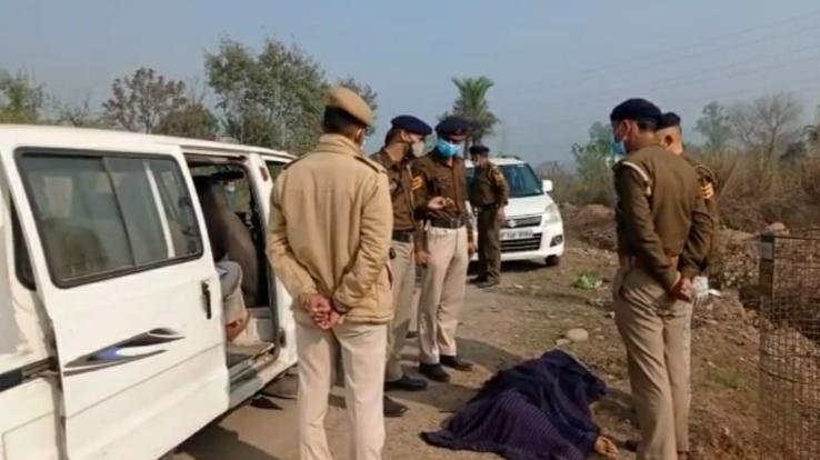 Dead body of unknown person found in Kasambowal, dumped in sack and dumped body in roadside bushes
