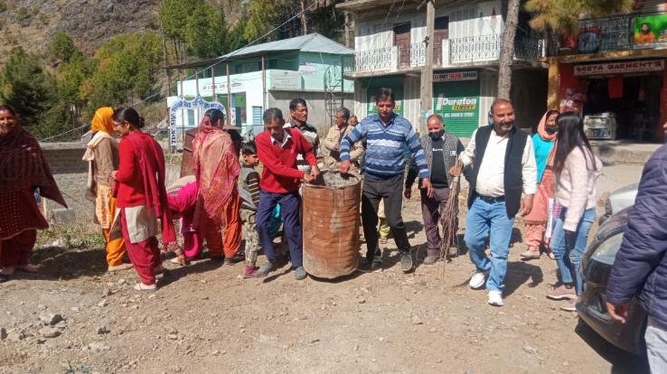  दावटी में  ग्राम सभा के आयोजन के बाद चलाया गया सफाई आयोजन