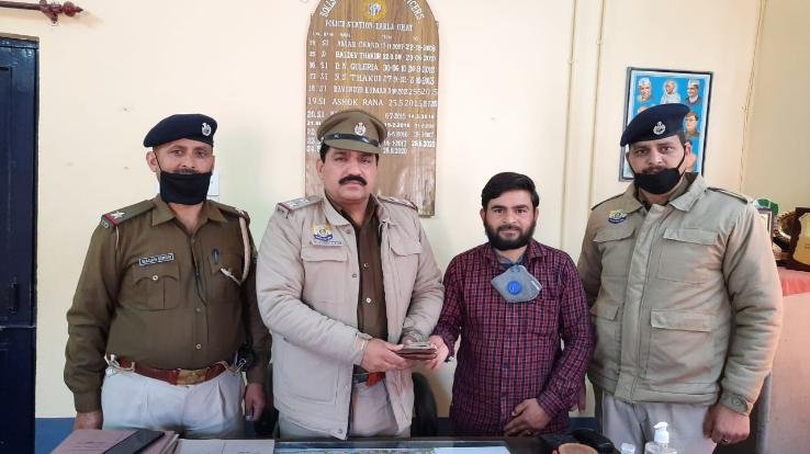 Dadlaghat: Dinesh's heart did not budge after seeing the money, returned a purse full of money back