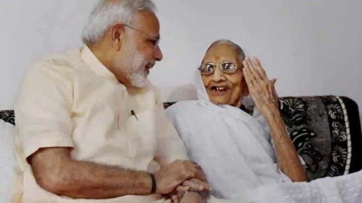 Prime Minister Modi's mother Heera Ben took the first dose of Corona vaccine