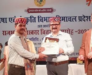 Nahan: Jaiprakash of Public Relations Department honored with Rajbhasha Award