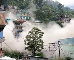Kullu: Houses collapsed like cards near Aani bus stand123