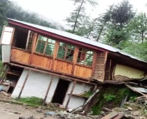 A_house_got_hit_by_a_landslide_in_Kullu_4_people_died
