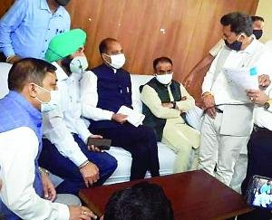 मुख्यमंत्री के निर्देश पर नालागढ़ में किसानोे से गेहूं की खरीद आरम्भ