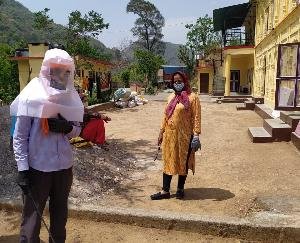 दाड़लाघाट के अंतर्गत छटेरा तथा ककेड़ गांव को किया गया सेनेटाइज़