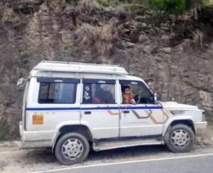 CORONA-POSSITIVE-WOMEN-FORCED-TO-LIVE-IN-TAXI