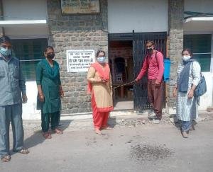 ग्राम पंचायत कुंहर की प्रधान निशा ने पंचायत के हर गांव को करवाया सैनिटाइज
