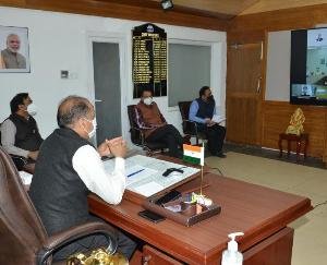 होम आइसोलेशन में कोविड रोगियों के साथ बेहतर समन्वय स्थापित करें आशा कार्यकर्ताः मुख्यमंत्री