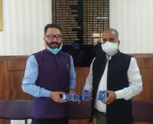 सोलन: बिरला टेक्सटाईल मिल्स बद्दी तथा माईक्रोटेक द्वारा जिला प्रशासन को भेंट किये गए चिकित्सा उपकरण