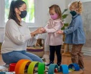 कोविड-19 संक्रमित अभिभावकों के बच्चों की देखभाल का उचित प्रबन्ध