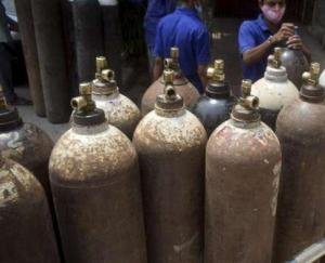 जिला प्रशासन को माईक्रोटेक फाउंडेशन द्वारा 25 ऑक्सीजन कन्सट्रेटर भेंट 