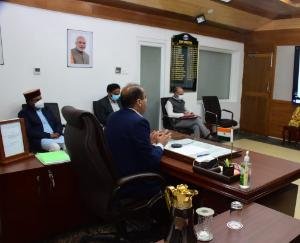 मुख्यमंत्री को ऊर्जा मंत्री ने कोविड-19 साॅलिडेरिटी रिस्पांस फंड के लिए चैक भेंट किया