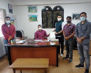  विद्यार्थी परिषद प्रतिनिधिमंडल ने परीक्षा संबंधी मांगों को लेकर सौंपा ज्ञापन