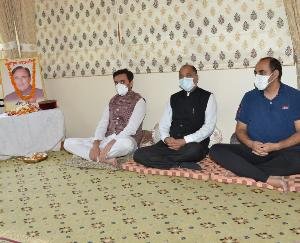 मुख्यमंत्री ने मुख्य सचेतक नरेन्द्र बरागटा के परिजनों के साथ की संवेदना व्यक्त 