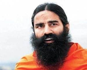 ऐलोपैथी बनाम आयुर्वेद की जंग के बाद कोरोना वैक्सीन लगवाएंगे बाबा रामदेव, डॉक्टरों को बताया देवदूत