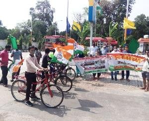 डीजल-पेट्रोल की बढ़ती कीमतों को लेकर सड़को पर कांग्रेस