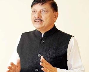 सुजानपुर: राजेंद्र राणा ने डोडरू में दिया आक्सीजन कंसन्ट्रेटर 