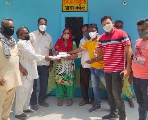 Team of social worker Manish Sharda distributed corona kit in 10 panchayats