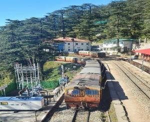 Four trains ran on Kalka-Shimla railway heritage track, the number of tourists started increasing