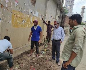 दाड़लाघाट : रौड़ी गांव के पूर्व पंचायत सदस्य ने दुरुस्त करवाया रौड़ी गांव को जाने वाला मुख्य सड़क मार्ग