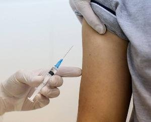 सोलन : विदेश जाने वाले लोग लगवाए कोरोना का दूसरा टीका - मुख्य चिकित्सा अधिकारी