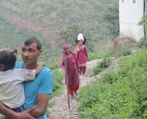 कुनिहार : आजादी के 7 दशक बाद भी नहीं पहुंची सड़क