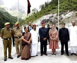 शिमला : अटल टनल में पुनः स्थापित की जाए सोनिया गांधी की शिलान्यास पटिका 