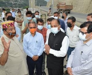 कुल्लू :भूतनाथ पुल के उचित रख-रखाव के लिए निर्देश जारी 