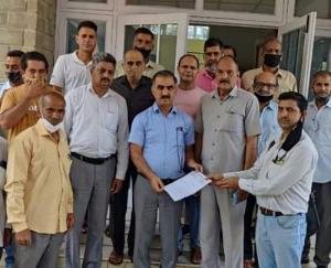 हमीरपुर : अपनी समस्याओं को लेकर सुखविंदर सिंह सुक्खू से मिला हिमाचल प्रदेश प्राथमिक सहकारी सभाएं कर्मचारी संघ