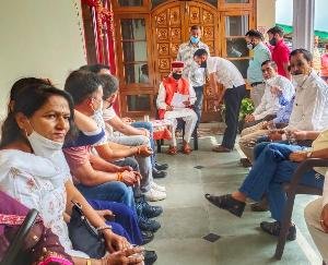 समीरपुर में धूमल परिवार को बधाईयों का सिलसिला पांचवे दिन भी लगातार ज़ारी