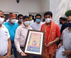 ज्वालामुखी :केंद्रीय मंत्री अनुराग ठाकुर से मिली ज्वालामुखी विकास सभा